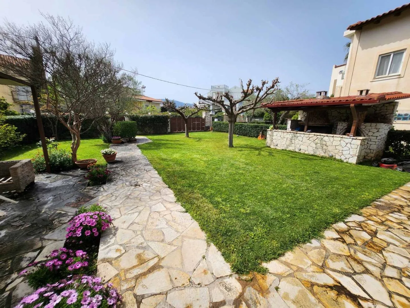Spiti Loggos Selianitika - Garten