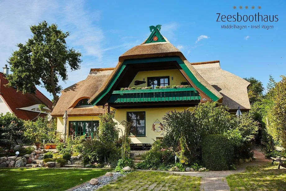 Wohnung 3 (Zeesboothaus) Middelhagen - Fassade / Eingang