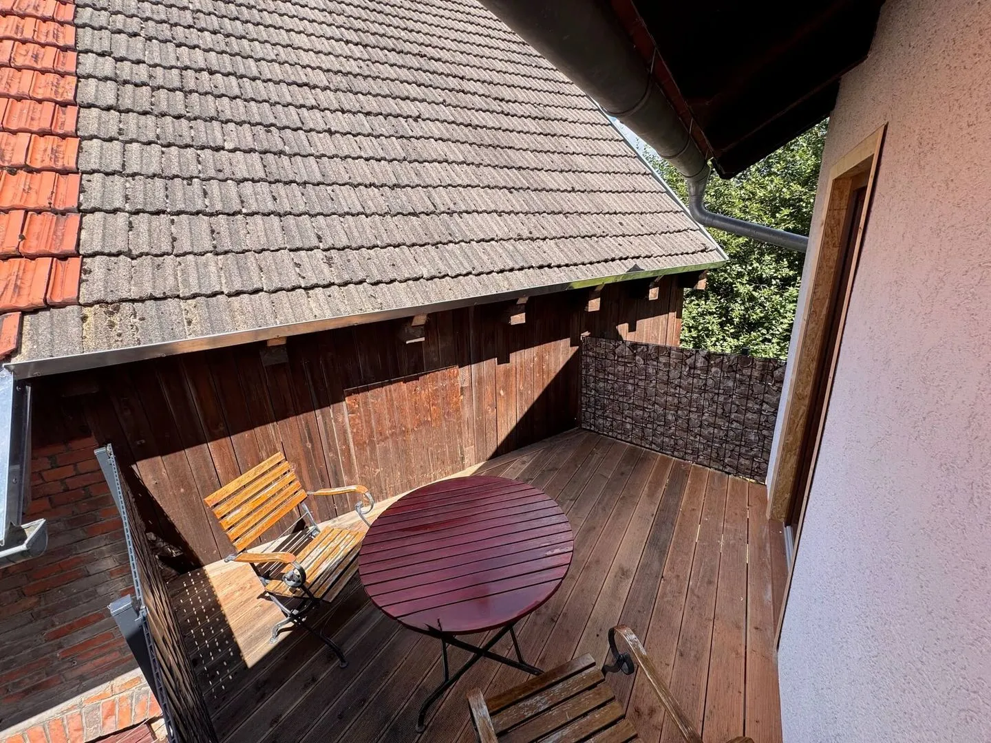 Ferienwohnung Storchennest Thüringer Wald - Terrasse mit Blick in Richtung des bald nutzbaren Gartens