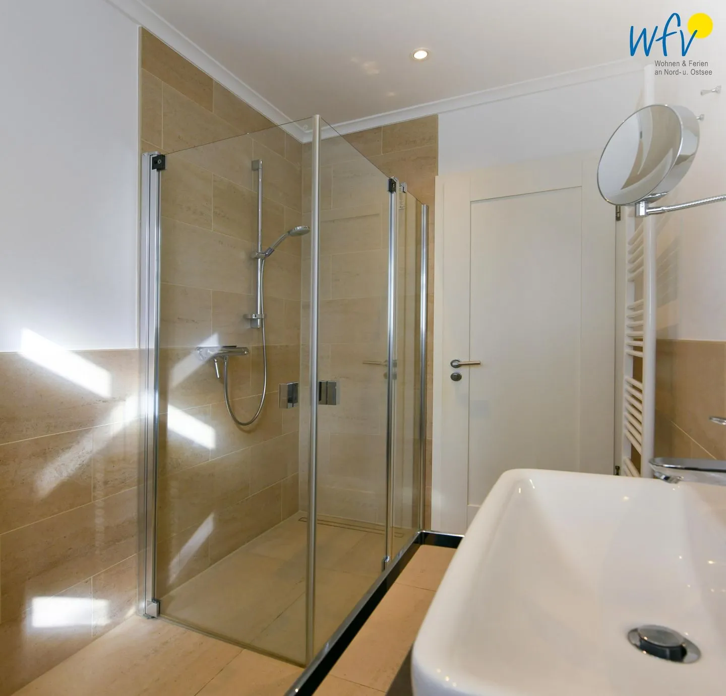 Ferienhaus Charlotte 48 Feriendoppelwohnung Charlotte Wangerooge - Badezimmer