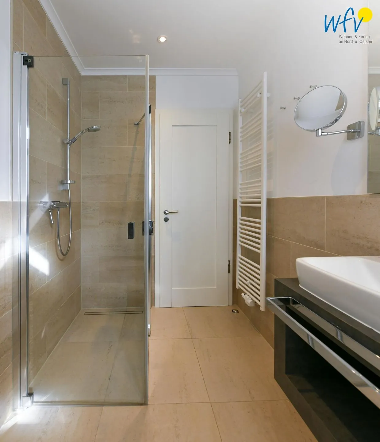 Ferienhaus Charlotte 48 Feriendoppelwohnung Charlotte Wangerooge - Badezimmer