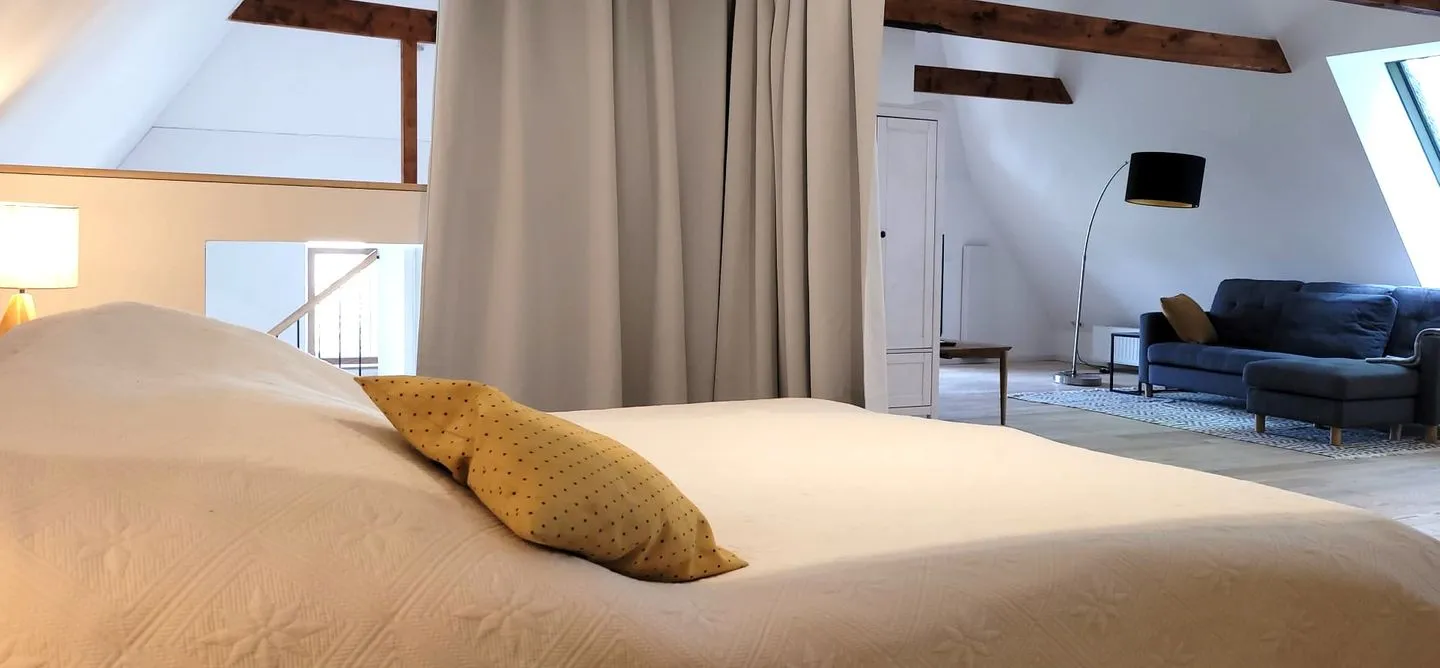 Loft Reethus Koppelkiek Husby - Doppelbett 180x200cm im offenen Schlafbereich