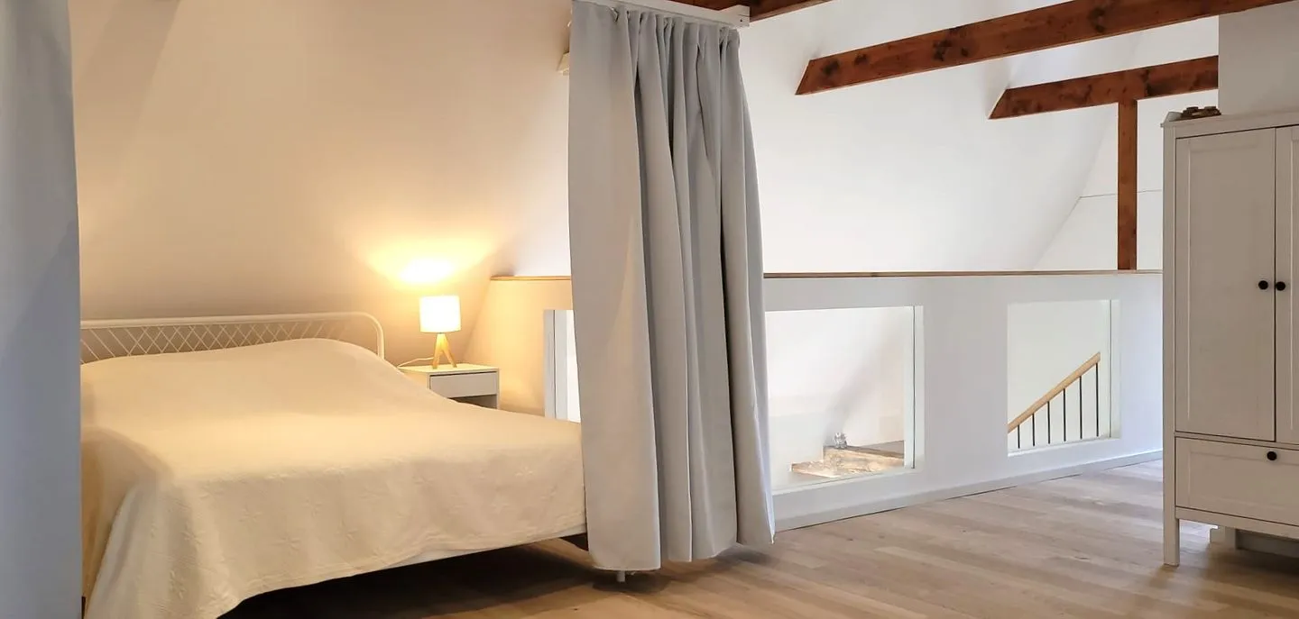 Loft Reethus Koppelkiek Husby - Doppelbett 180x200cm im offenen Schlafbereich