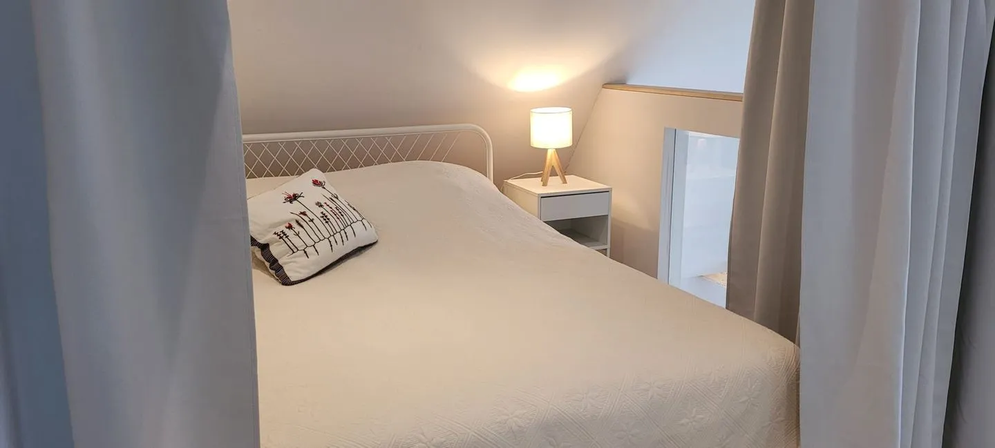 Loft Reethus Koppelkiek Husby - Doppelbett 180x200cm im offenen Schlafbereich