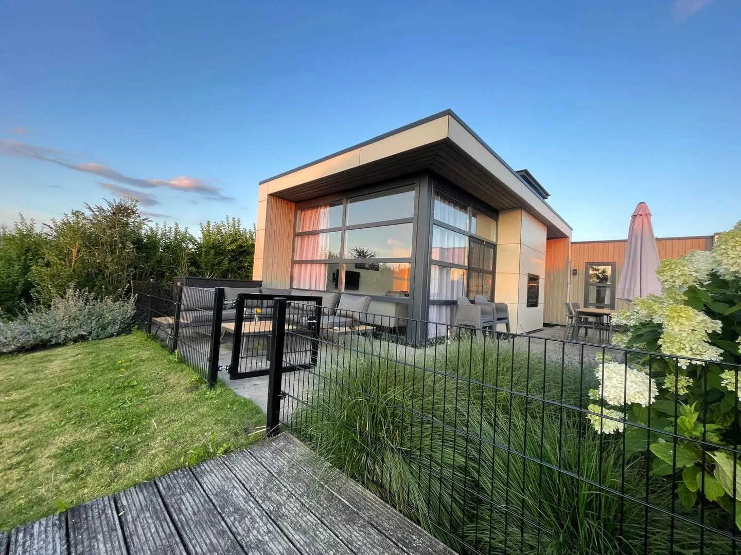 Marina Strandbad Chalet Waterlijn mit Zaun Haus Nr. 91 Gelderland -