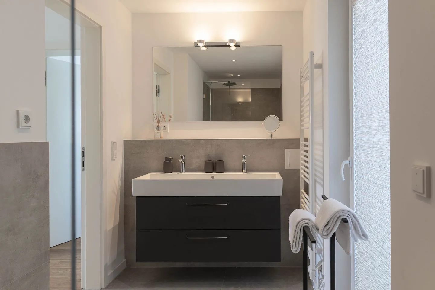 Hafenglück - mit Balkon & außergewöhnlichem Hafenblick - Badezimmer