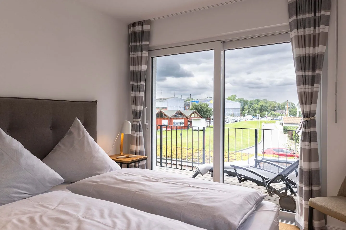 Hafenglück - mit Balkon & außergewöhnlichem Hafenblick - Schlafzimmer