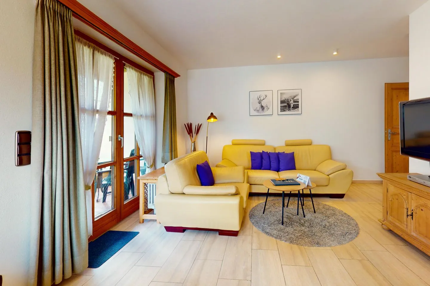Jenny Garmisch-Partenkirchen - Wohnzimmer