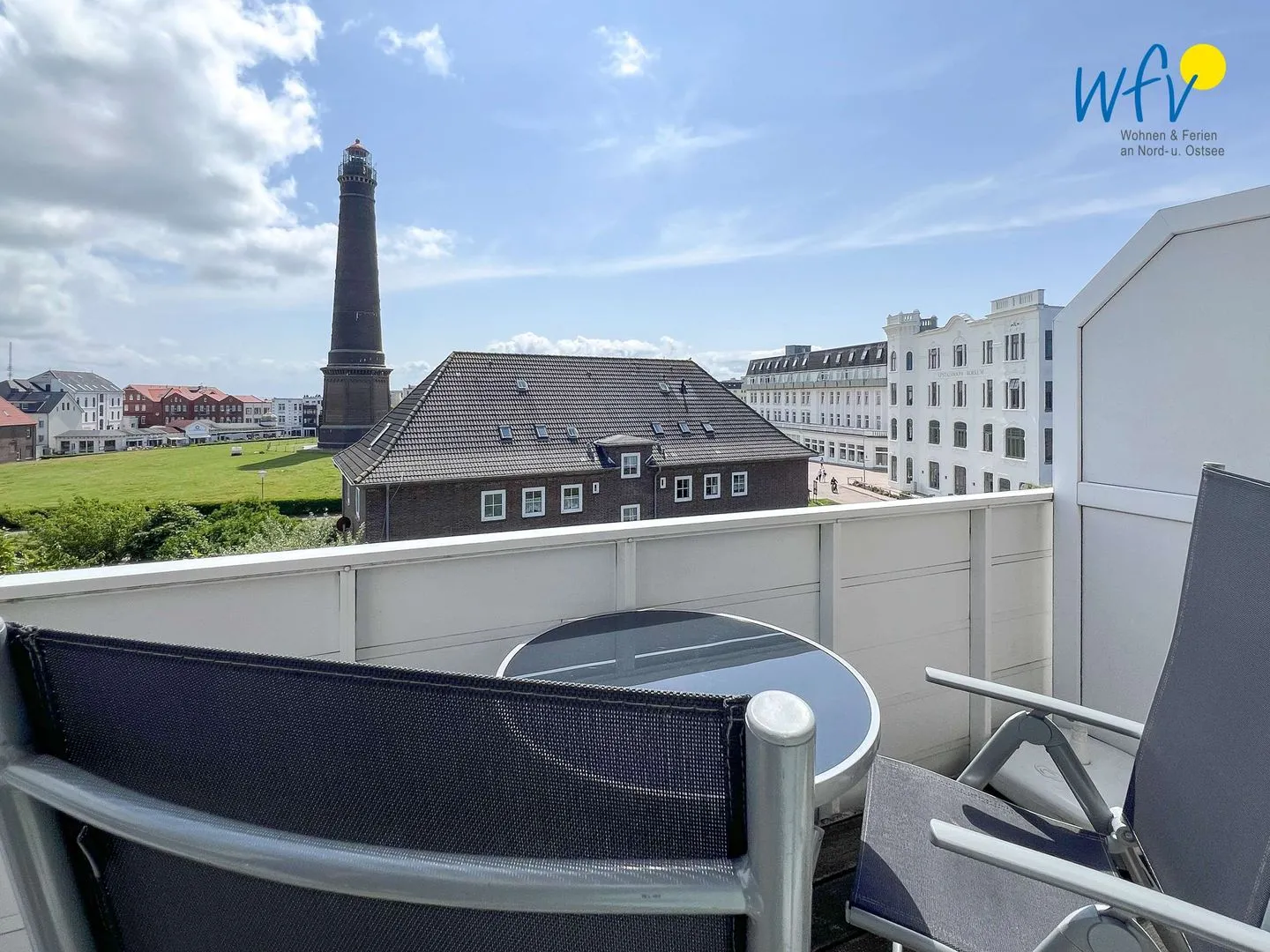 Apartmenthaus Roberta Ferienwohnung Leuchtturm Borkum - Blick auf Sehenswürdigkeit