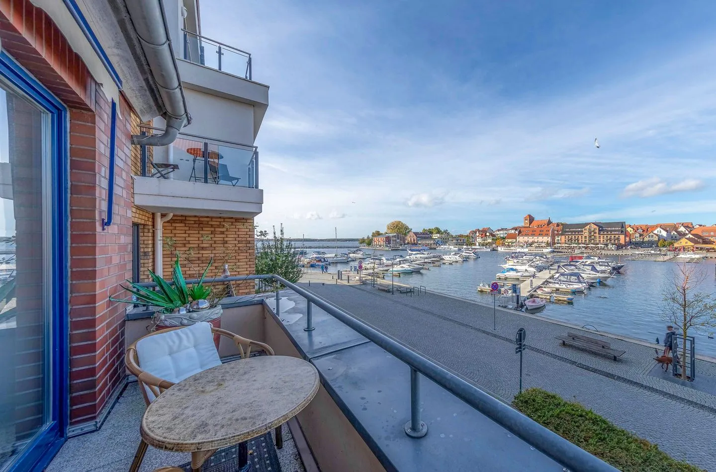 HafenLiebe Waren (Müritz) - Ferienwohnung HafenLiebe Waren (Müritz) - der See - die Boote - Ferien mit Ausblick
