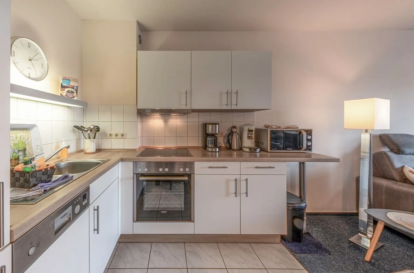 HafenLiebe Waren (Müritz) - Ferienwohnung HafenLiebe Waren (Müritz) - Küche mit super Ausstattung