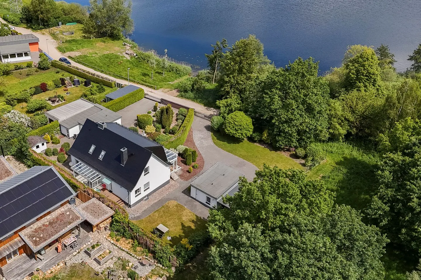 Eddi Waren (Müritz) - Ferienwohnung Eddi Drohnenaufnahme