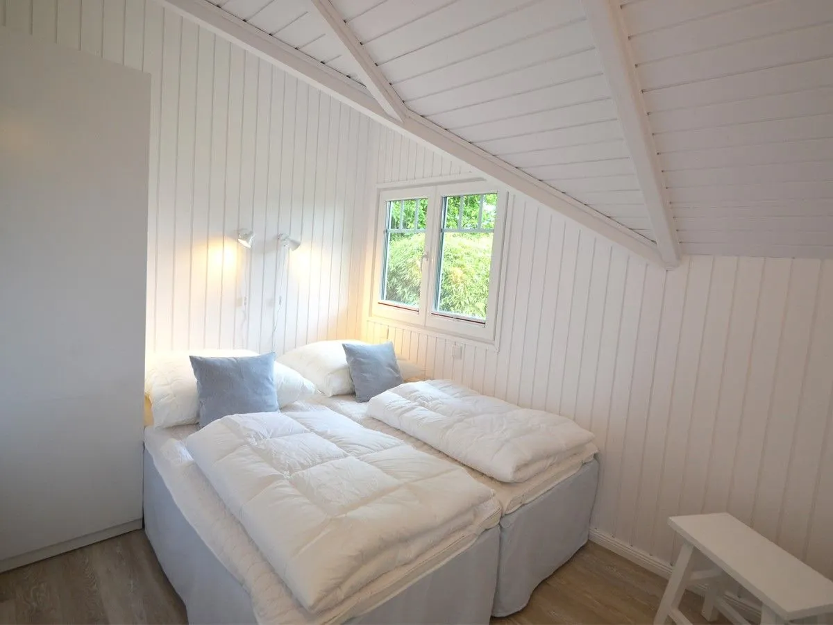 Lille Hus Flensburger Förde - Schlafzimmer mit Doppelbett (160 x 200 cm) und Kleiderschrank