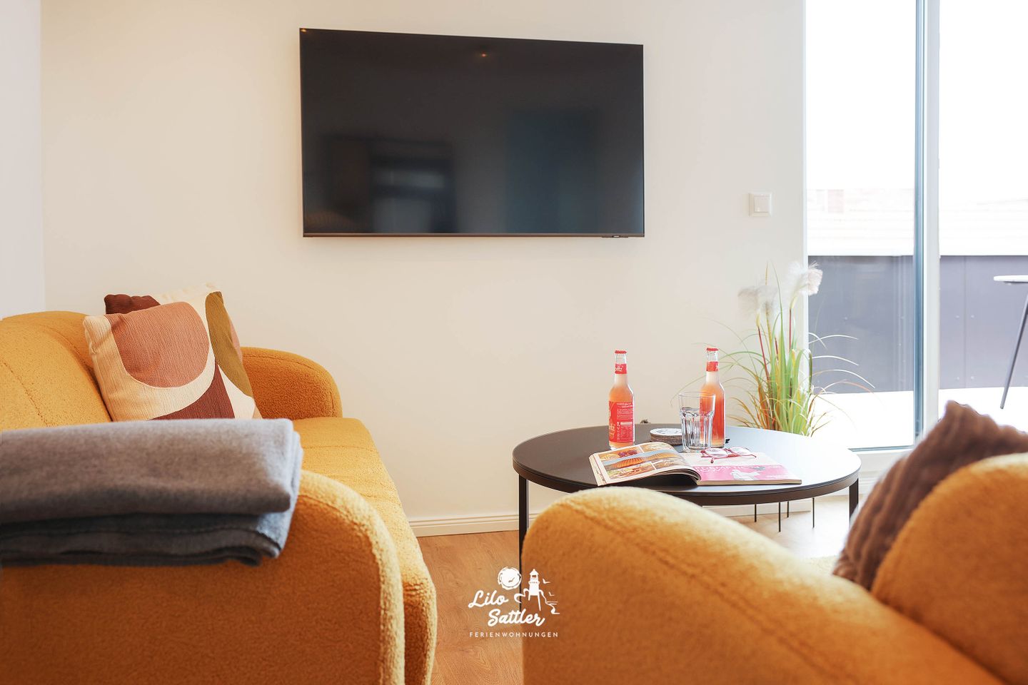 "Deichstuben" Whg. 2, Wohnzimmer mit TV