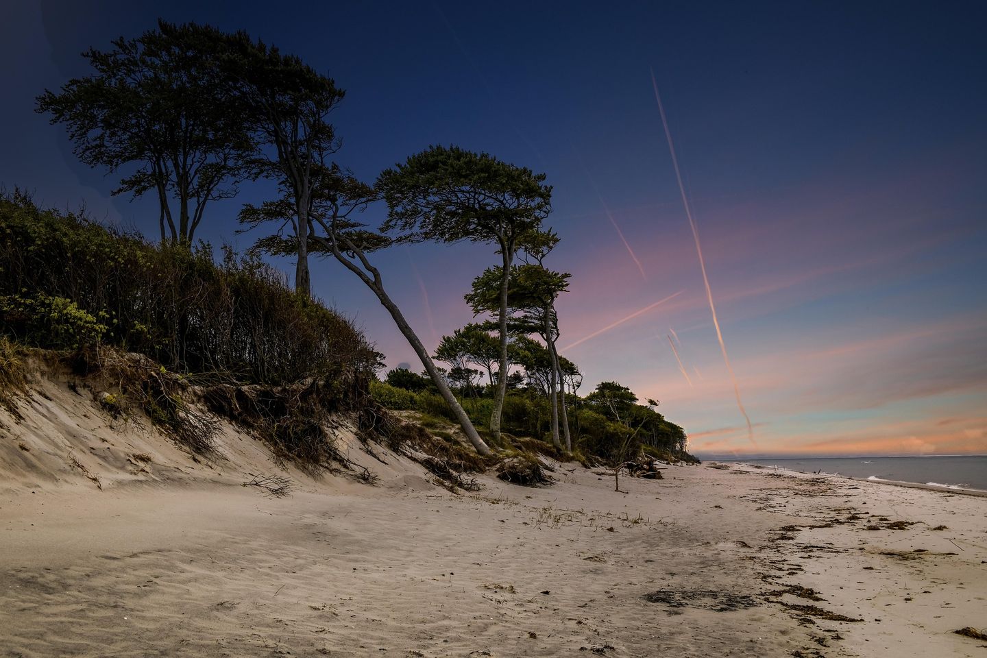 Westrand im Herbst mit rotem Himmel
