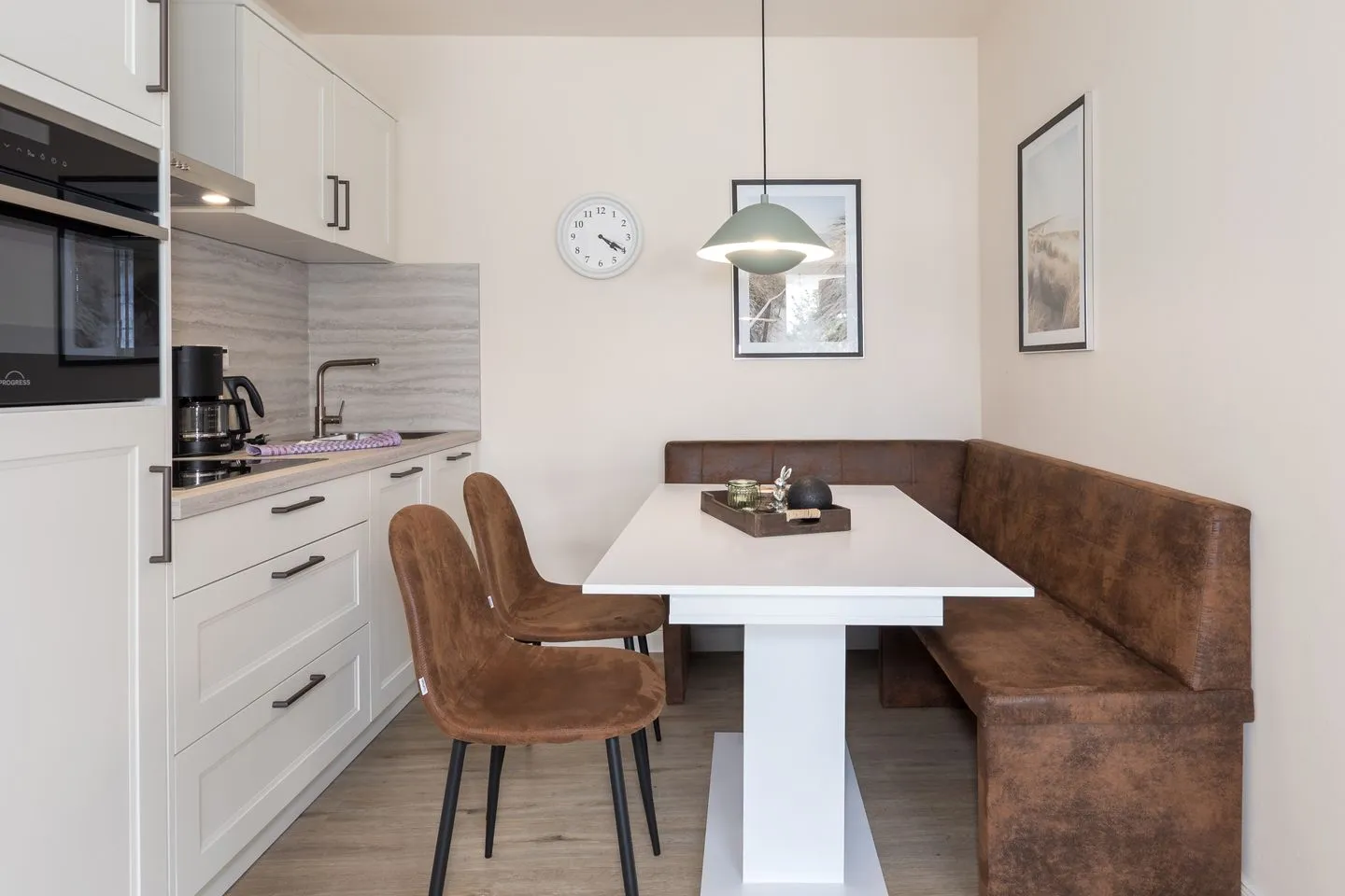 Küstenglück Zingst - Ferienwohnung Küstenglück Aparthotel Zingst - Moderner Essbereich