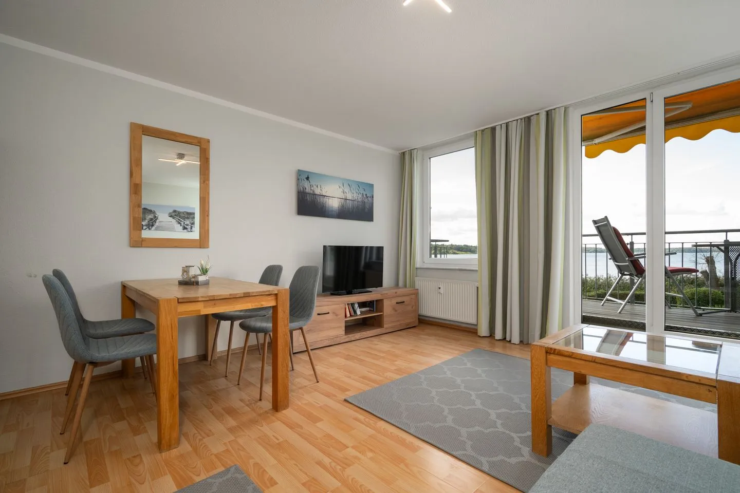 Seepferdchen Waren (Müritz) - Ferienwohnung Seepferdchen Waren (Müritz) - Essecke im offenen Wohnbereich