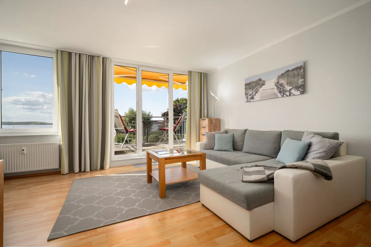 Seepferdchen Waren (Müritz) - Ferienwohnung Seepferdchen Waren (Müritz) - gemütliches Wohnzimmer Sofa