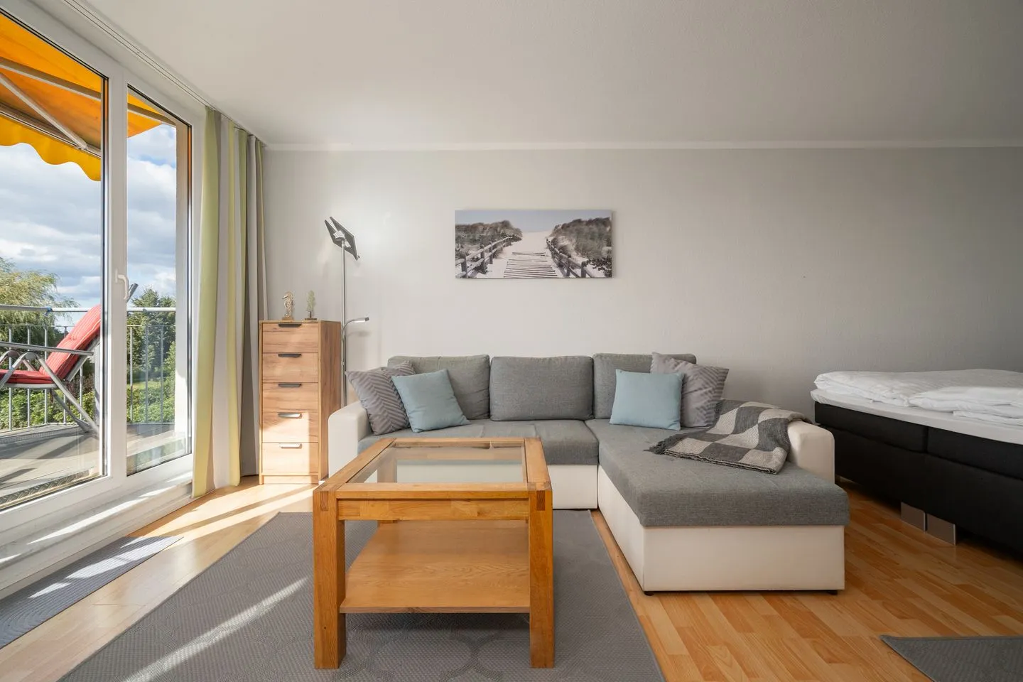 Seepferdchen Waren (Müritz) - Ferienwohnung Seepferdchen Waren (Müritz) - Wohnzimmer mit Balkon Zugang