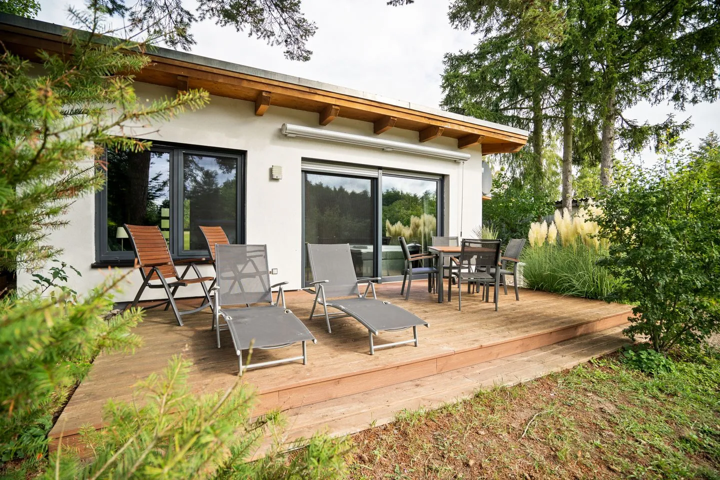 Große Sommerliebe Waren (Müritz) - Ferienhaus Große Sommerliebe Waren (Müritz) - mit großzügiger Terrasse und Blick in den Garten