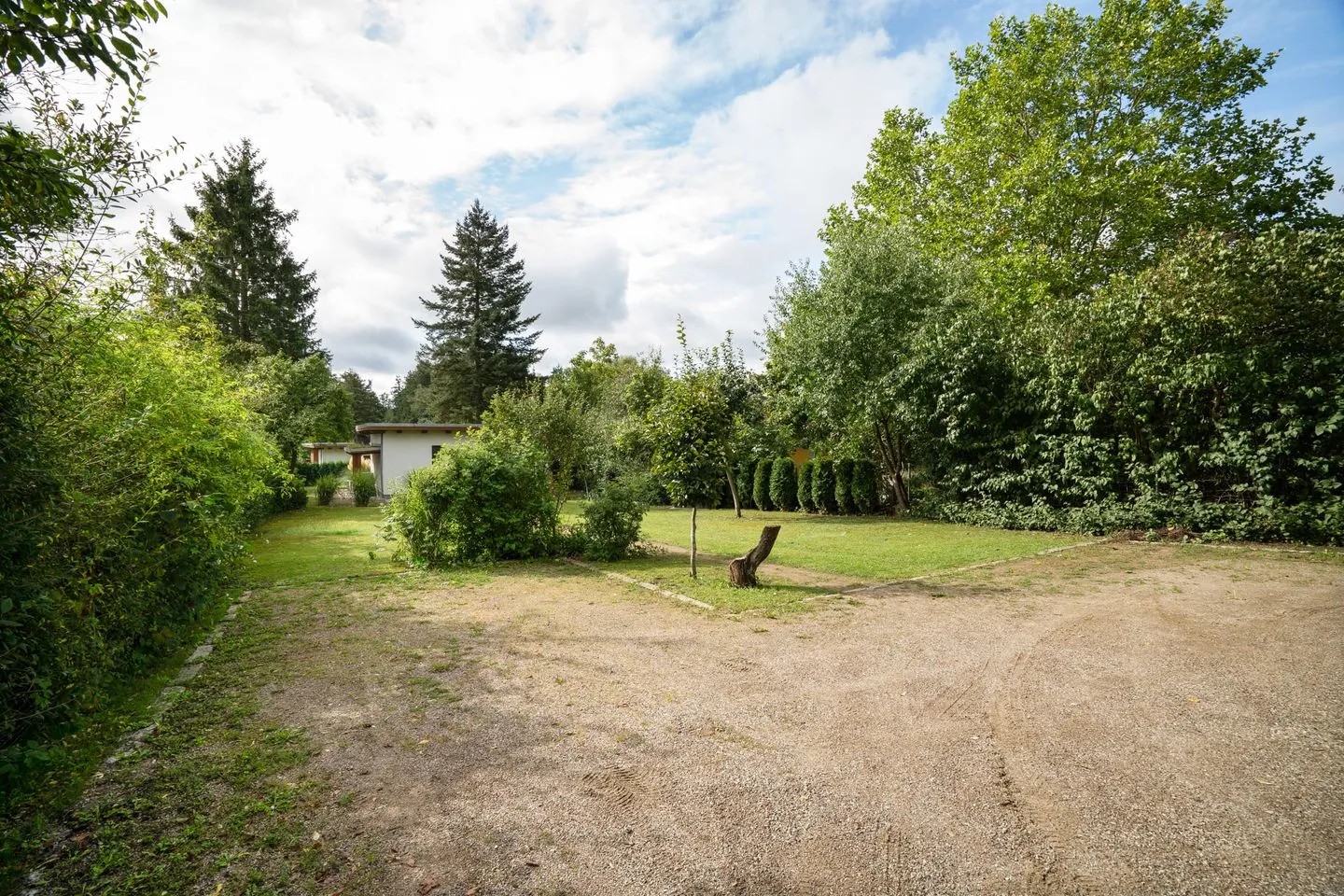 Große Sommerliebe Waren (Müritz) - Ferienhaus Große Sommerliebe Waren (Müritz) - Weitläufiges Grundstück mit viel Grün, Natur pur und Parkgelegenheit