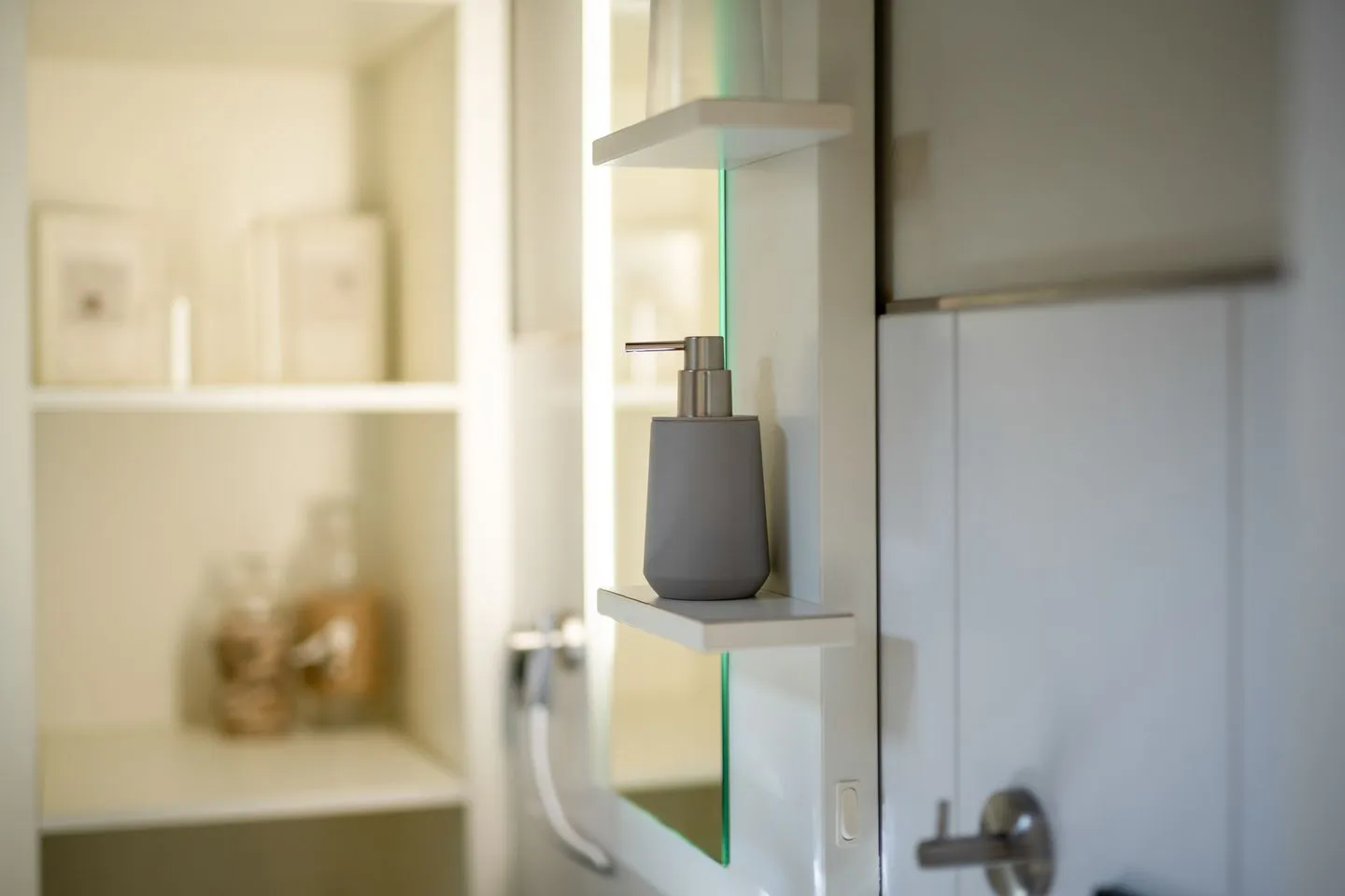 Kleine Sommerliebe Waren (Müritz) - Ferienhaus Kleine Sommerliebe Waren (Müritz) - Liebevoll dekoriertes Bad mit modernen Accessoires