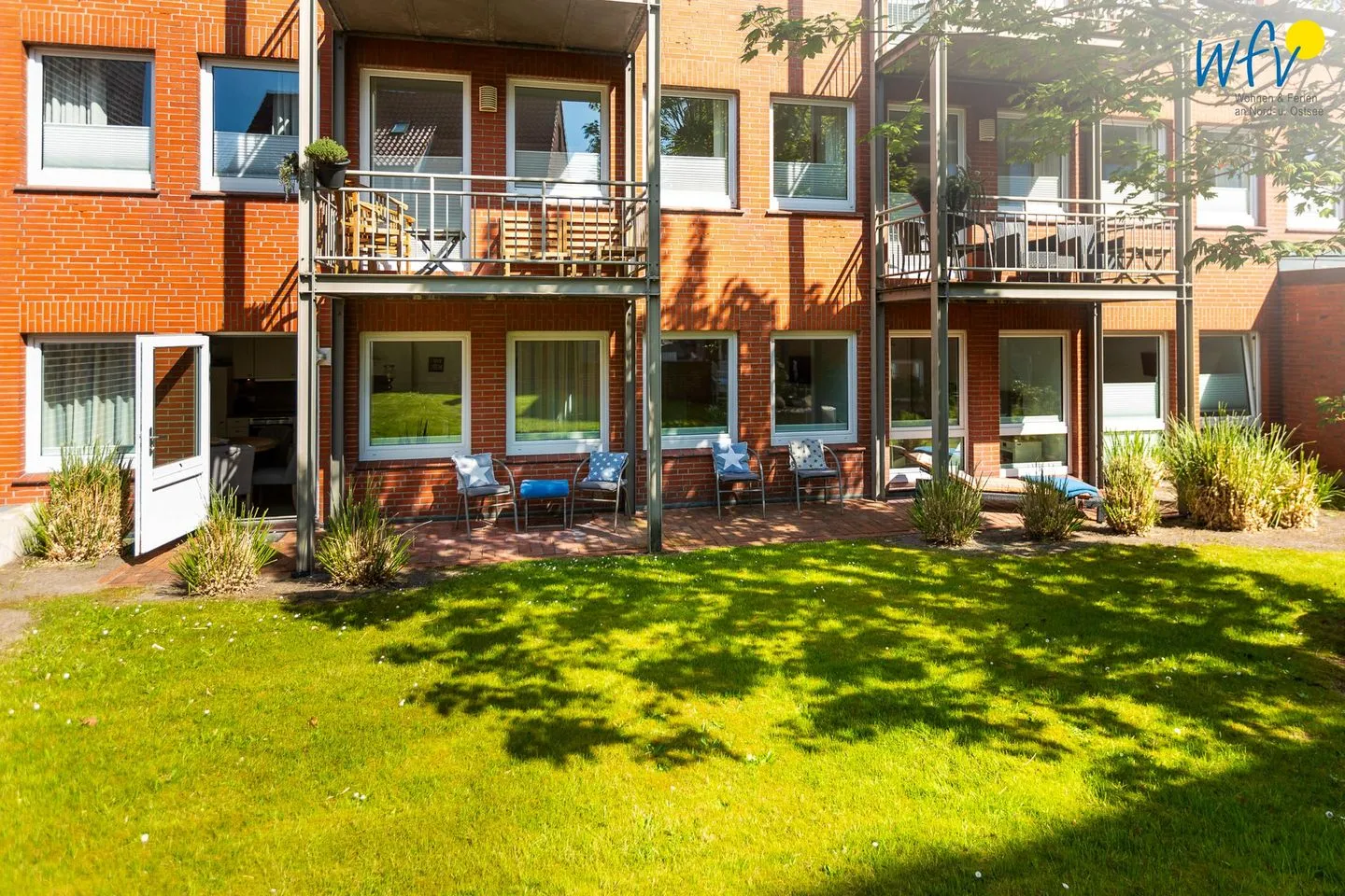 Appartementhaus Villa am Januspark Ferienwohnung Border Suite Juist - Fassade / Eingang