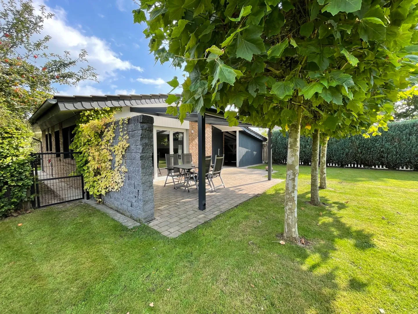 Wacholderbusch - Lastering Ferienhäuser & Apartments Haddorf -