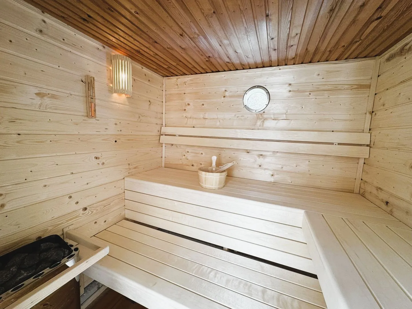 VITA Sonnholm Flensburger Förde - Neue Sauna mit Bullauge in den Garten