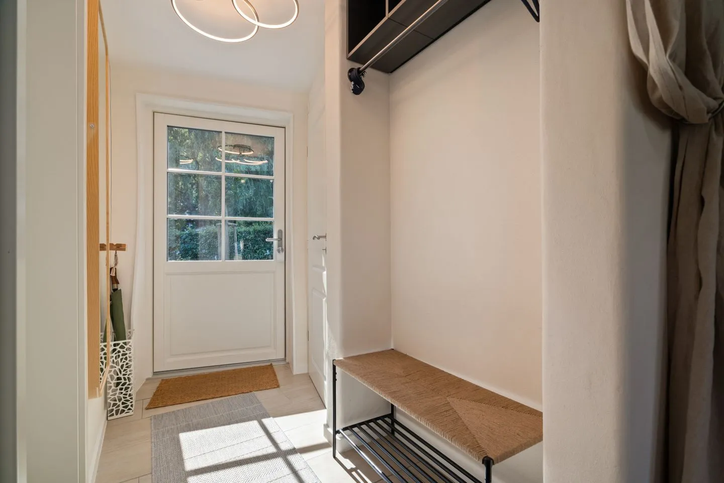 Kugelhaus Kugellager Tollensesee – Penzlin/Wustrow - Ferienhaus Kugellager - Kugelhaus am Tollensesee - lichtdurchfluteter Eingangsbereich
