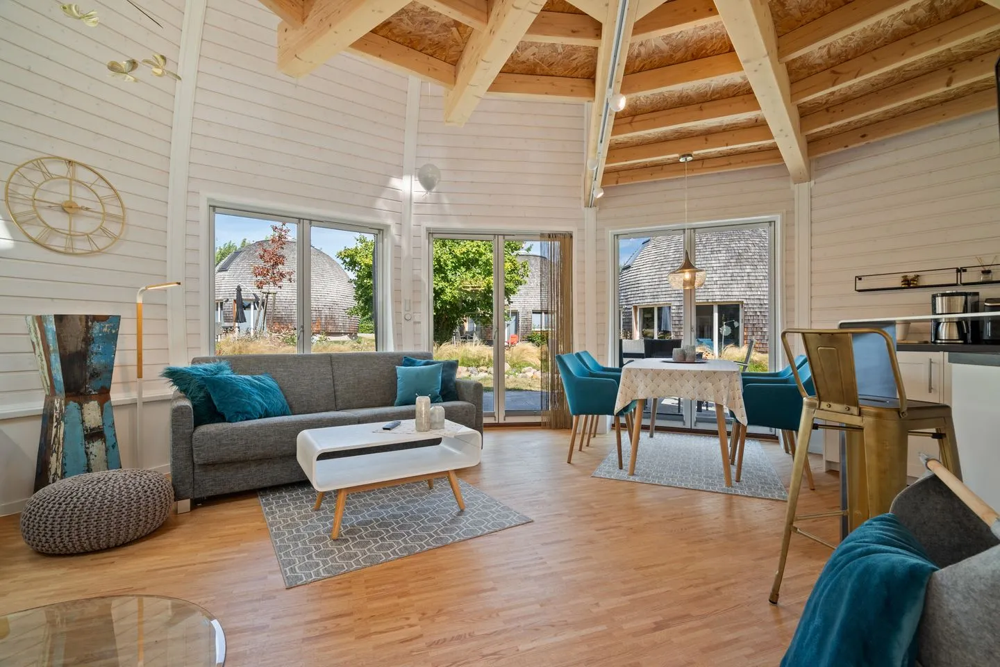 Kugelhaus Kugellager Tollensesee – Penzlin/Wustrow - Ferienhaus Kugellager - Kugelhaus am Tollensesee - offener Wohnbereich mit viel Flair