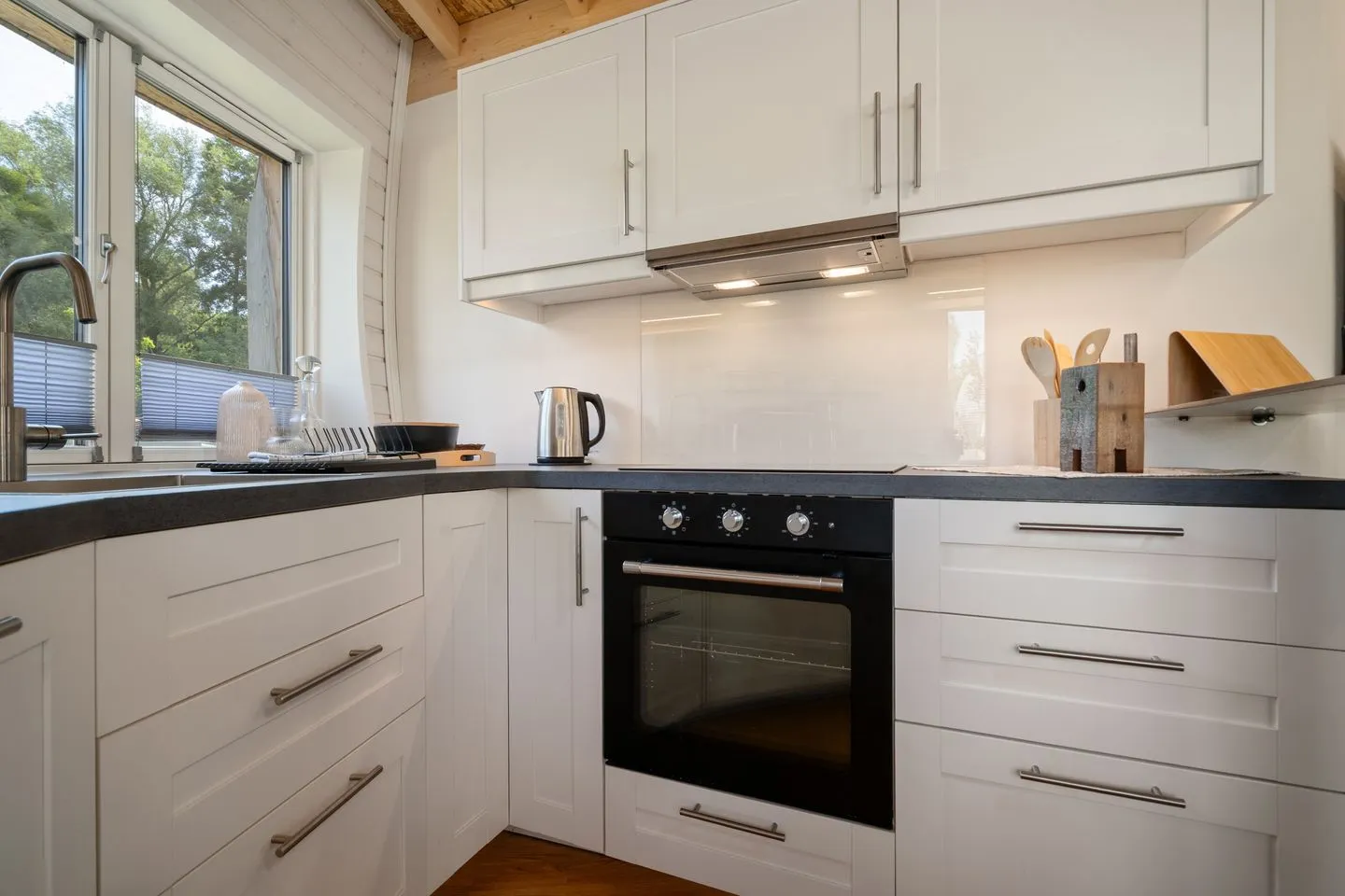 Kugelhaus Kugellager Tollensesee – Penzlin/Wustrow - Ferienhaus Kugellager - Kugelhaus am Tollensesee - vollausgestattete Küche