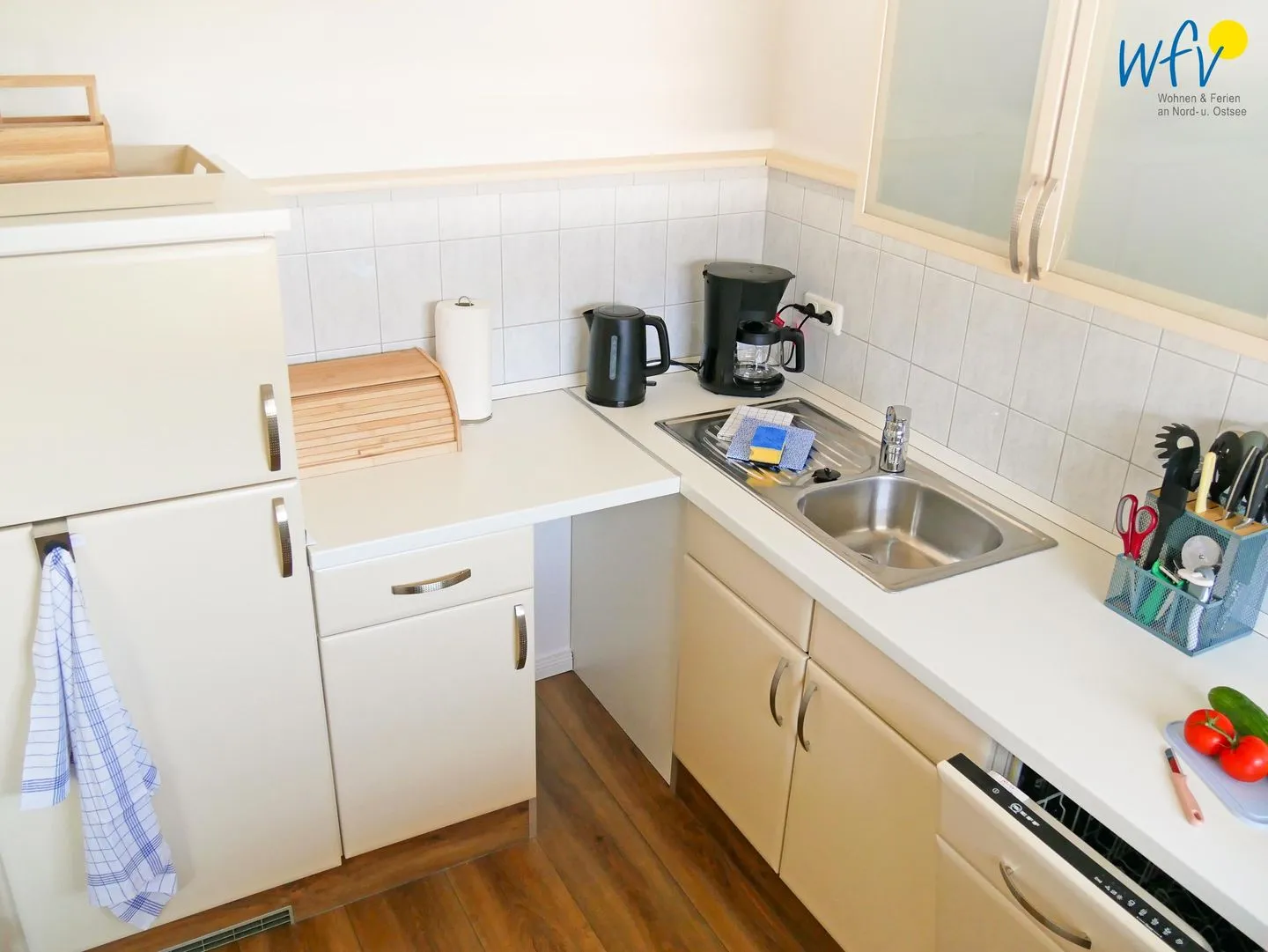 Ferienhaus Greune-Stee 87 Ferienwohnung Uttiet bi de Düün Borkum - Küche / Kühlschrank und Gefrierschrank