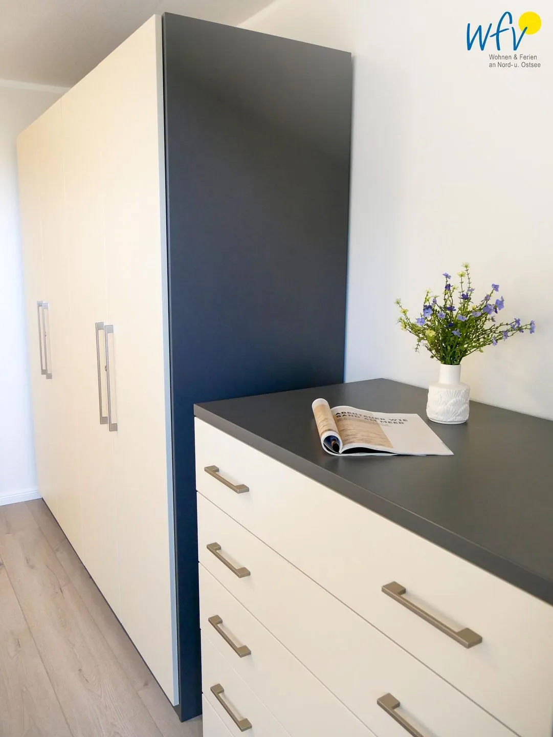 Ferienhaus Greune-Stee 87 Ferienwohnung Uttiet bi de Düün Borkum - Schlafzimmer Kommode