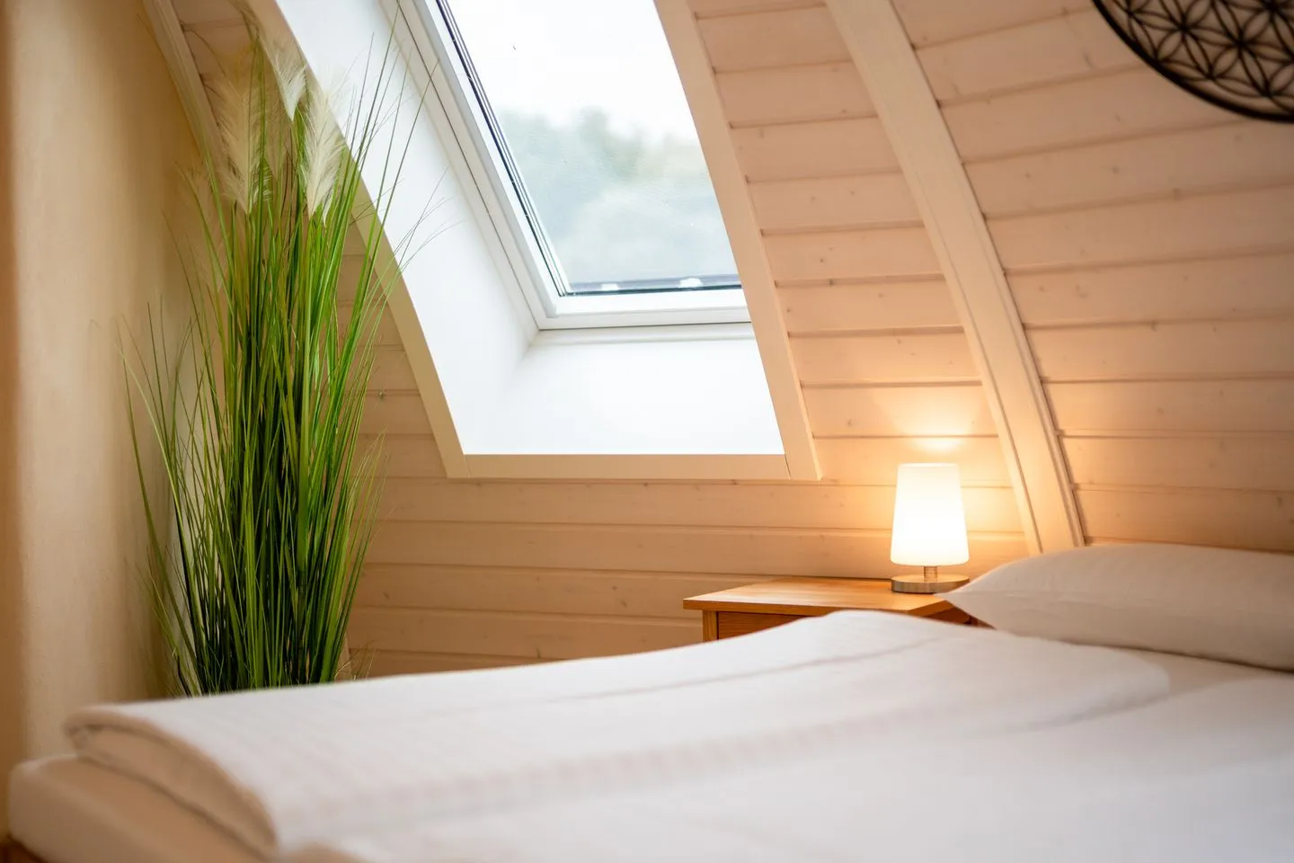 Kugelhaus Nordlichter Tollensesee – Penzlin/Wustrow - Ferienhaus Nordlichter - Kugelhaus am Tollensesee - Schlafzimmer mit angenehmem Ambiente