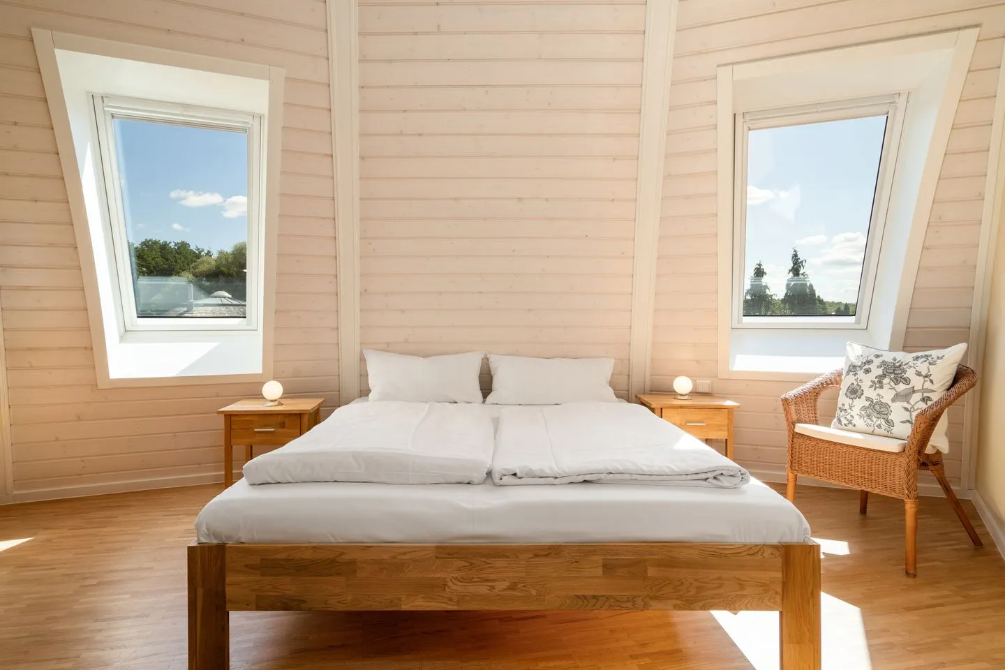 Kugelhaus Solveig Tollensesee – Penzlin/Wustrow - Ferienhaus Solveig - Kugelhaus am Tollensesee - Doppelbett im Schlafzimmer