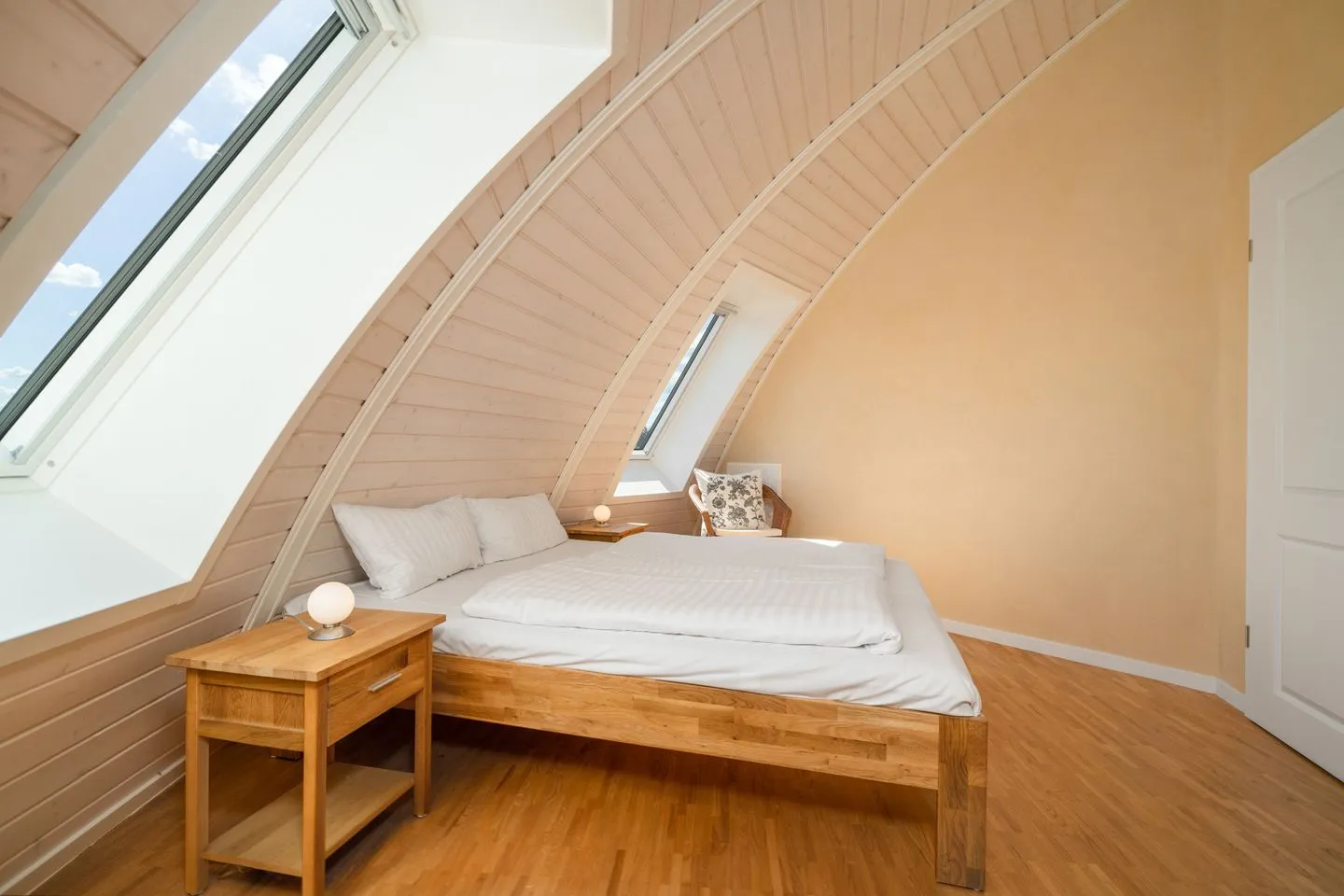 Kugelhaus Solveig Tollensesee – Penzlin/Wustrow - Ferienhaus Solveig - Kugelhaus am Tollensesee - großes Schlafzimmer