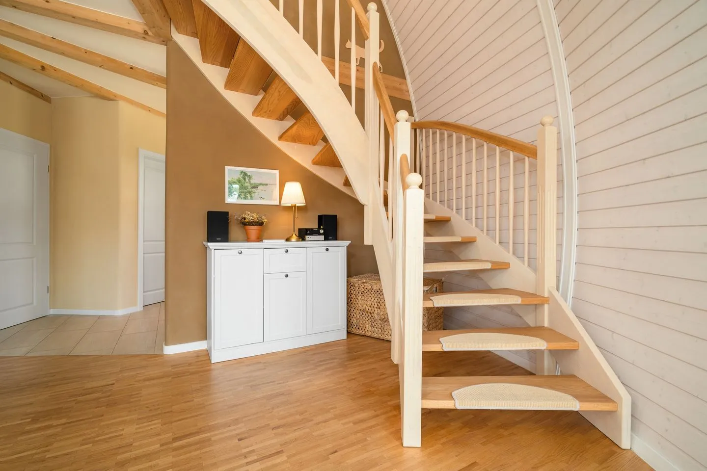 Kugelhaus Solveig Tollensesee – Penzlin/Wustrow - Ferienhaus Solveig - Kugelhaus am Tollensesee - Treppenaufgang zum Obergeschoss