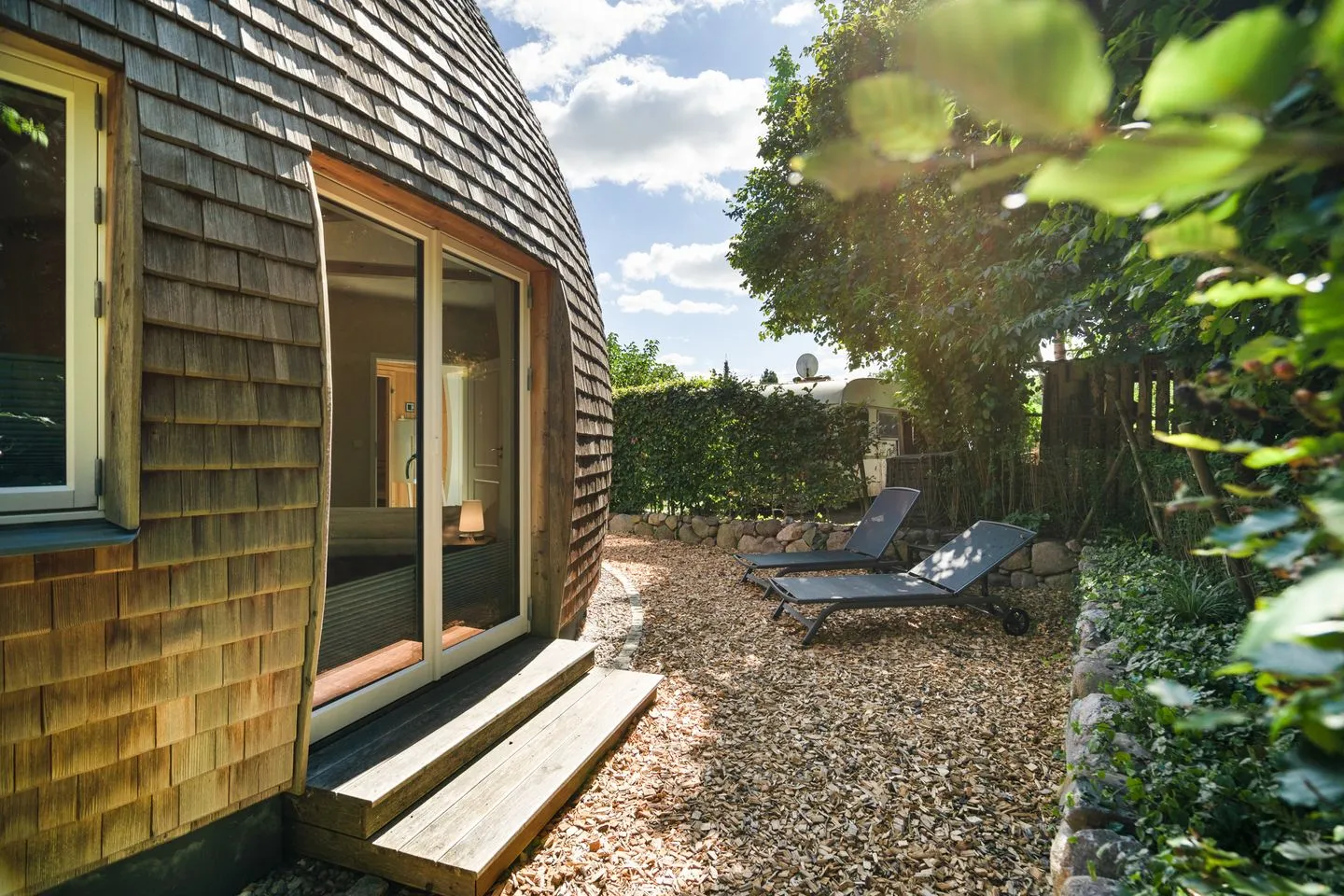Kugelhaus Solveig Tollensesee – Penzlin/Wustrow - Ferienhaus Solveig - Kugelhaus am Tollensesee - Gartenliegen mit Privatsphäre