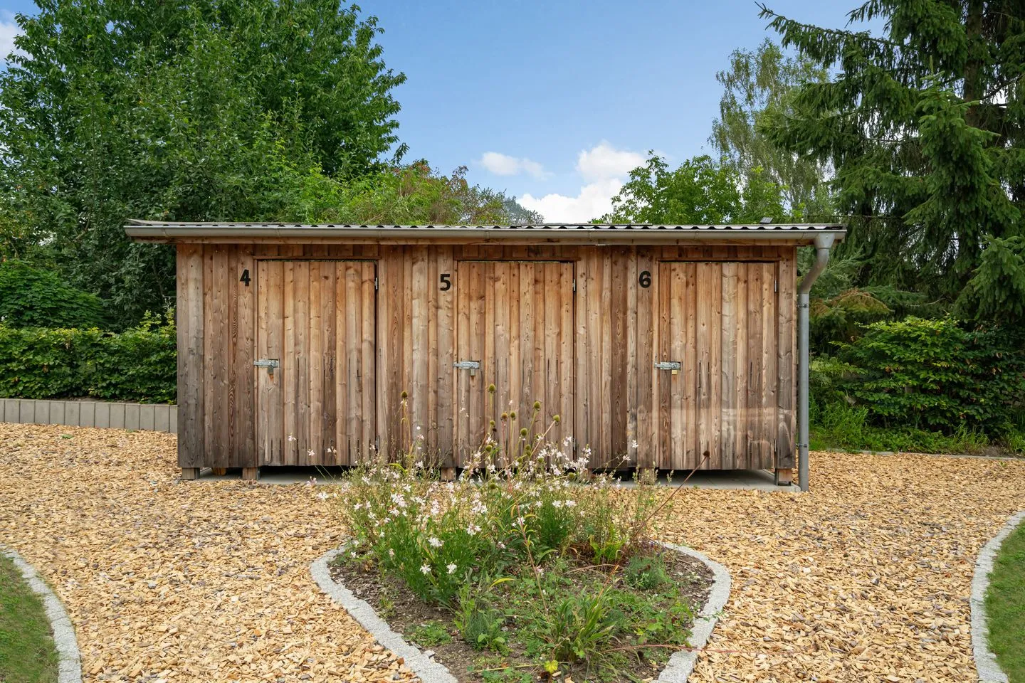Kugelhaus Eos Tollensesee – Penzlin/Wustrow - Ferienhaus Eos - Kugelhaus am Tollensesee - mit eigenem Fahrradschuppen