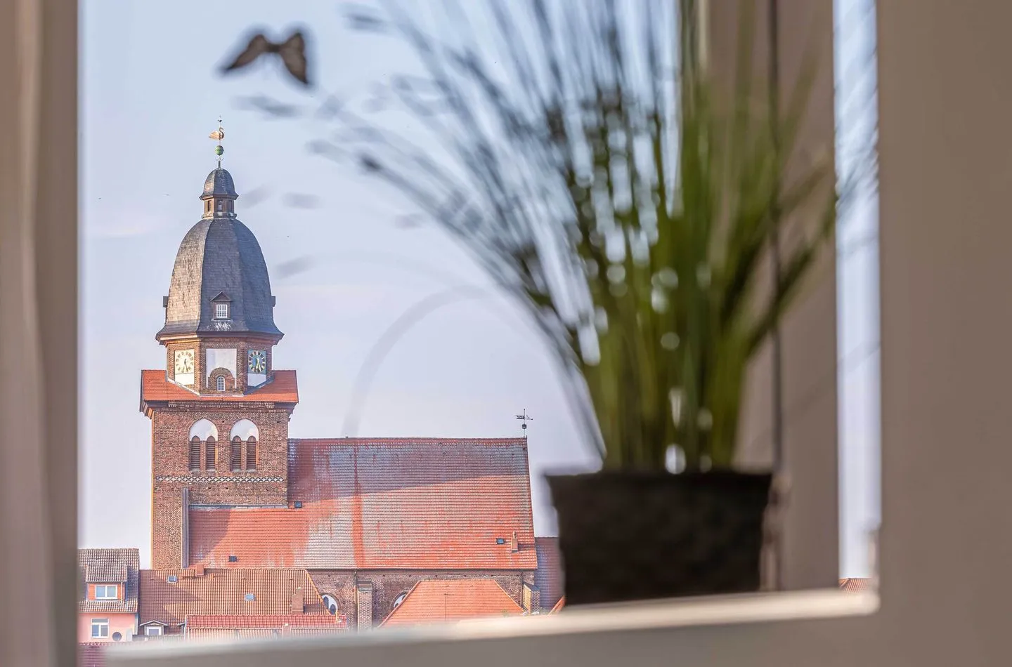Sieglinde Waren (Müritz) - ChatGPT: Ferienwohnung Sieglinde Hafenresidenz Waren (Müritz) – Charmanter Ausblick auf die Altstadt und den Kirchturm