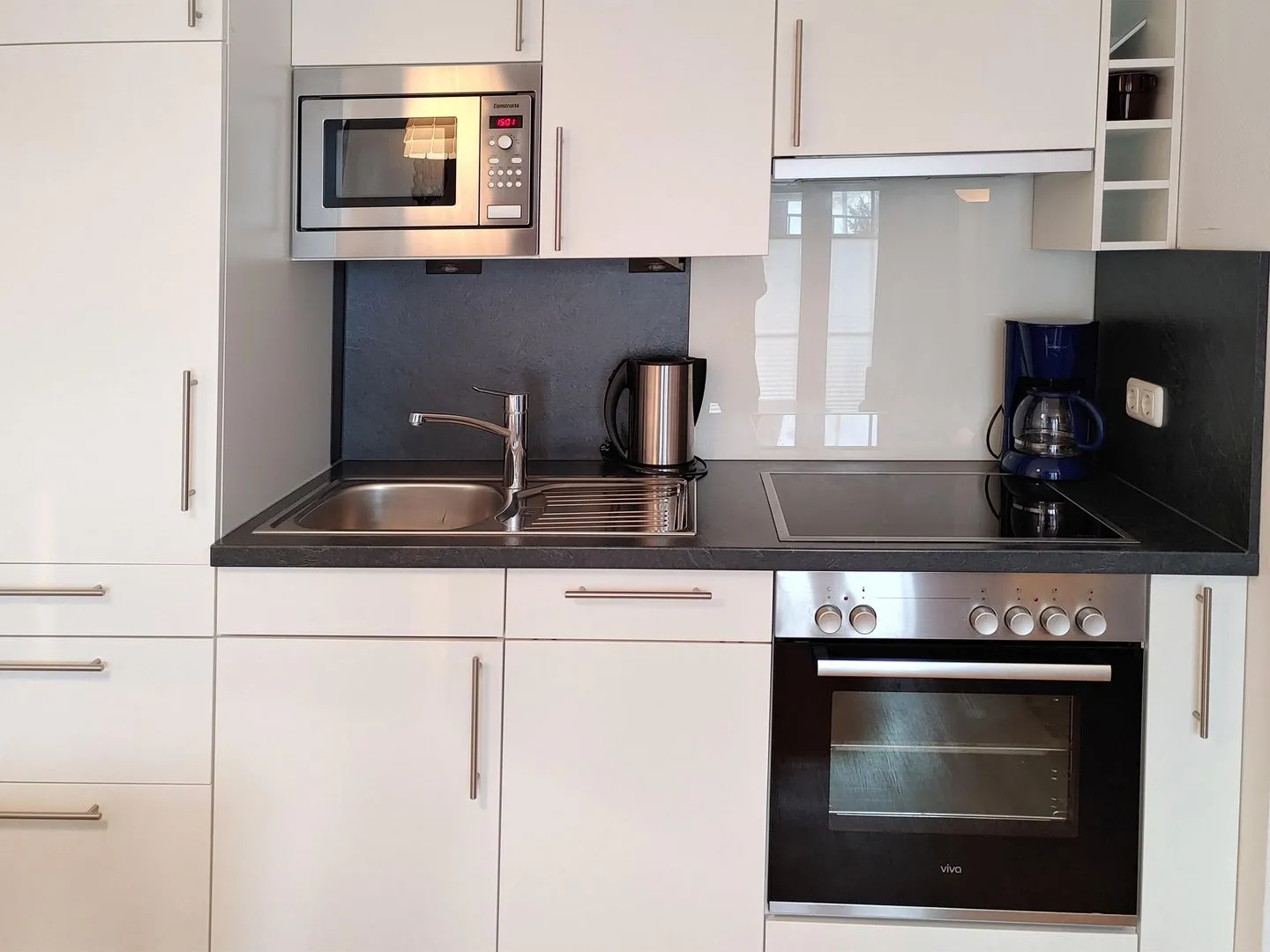Haus *Südspitze 17* Ferienwohnung *Auszeit am Meer* Wittdün auf Amrum - offene Küche in der Ferienwohnung Auszeit am Meer in Wittdün auf Amrum