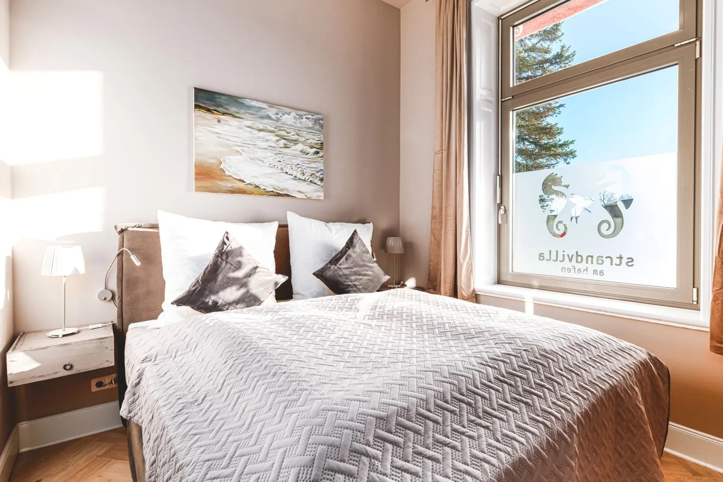 Strandvilla Hafenloge - stilvoll wohnen direkt am Niendorfer Hafen - Schlafzimmer