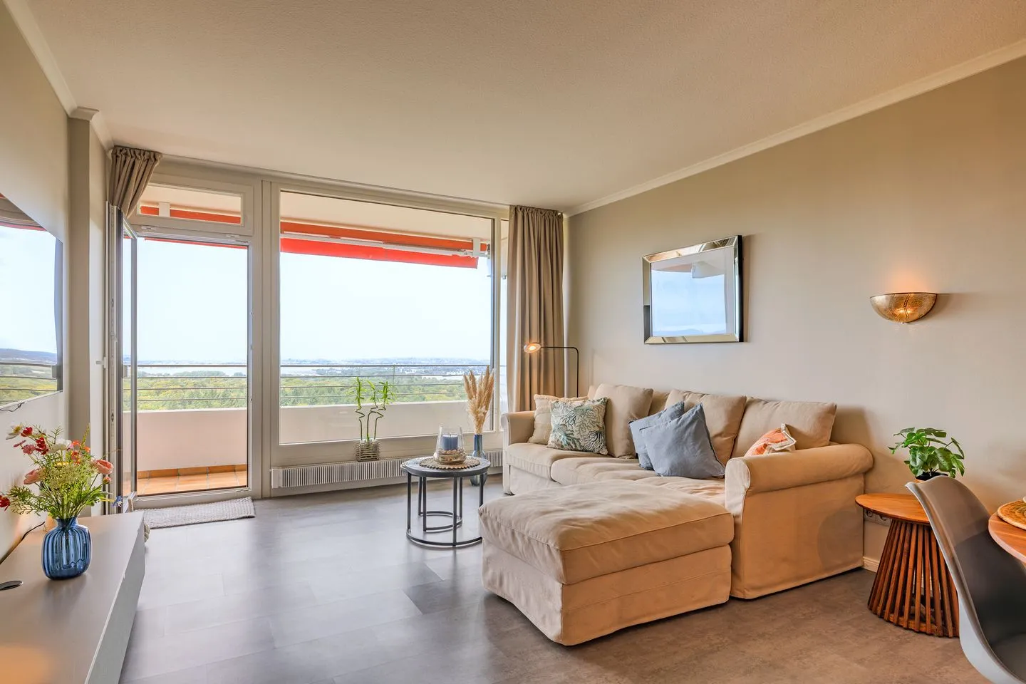 Best View - strandnahe Ferienwohnung mit atemberaubenden Blick von Lübeck bis zur Ostsee Timmendorfer Strand - Wohnzimmer