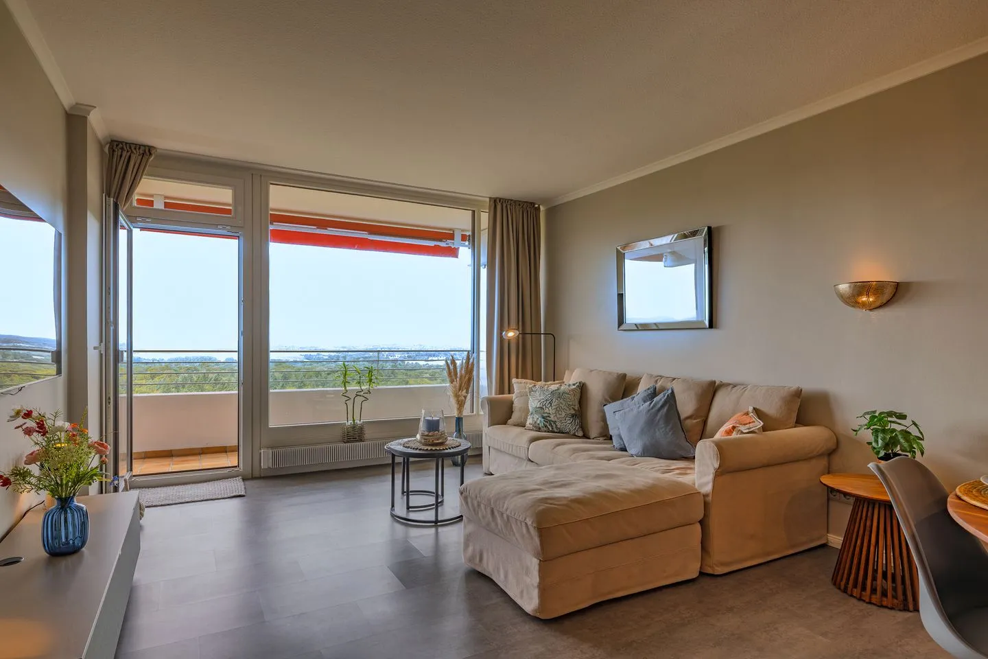 Best View - strandnahe Ferienwohnung mit atemberaubenden Blick von Lübeck bis zur Ostsee Timmendorfer Strand - Wohnzimmer