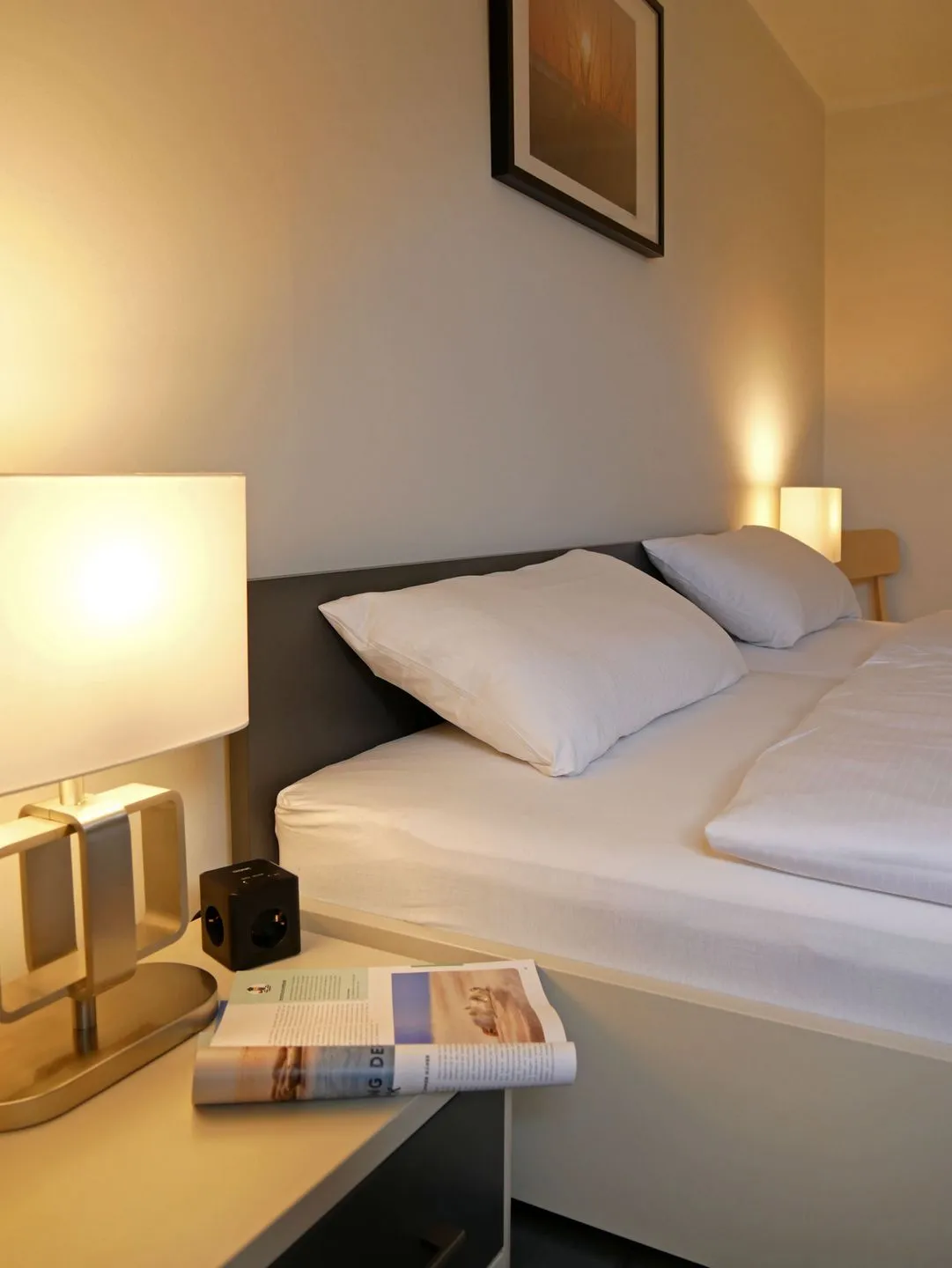 Ferienhaus Greune-Stee 87 Ferienwohnung Uttiet bi de Düün Borkum - Schlafzimmer mit USB Ladestation