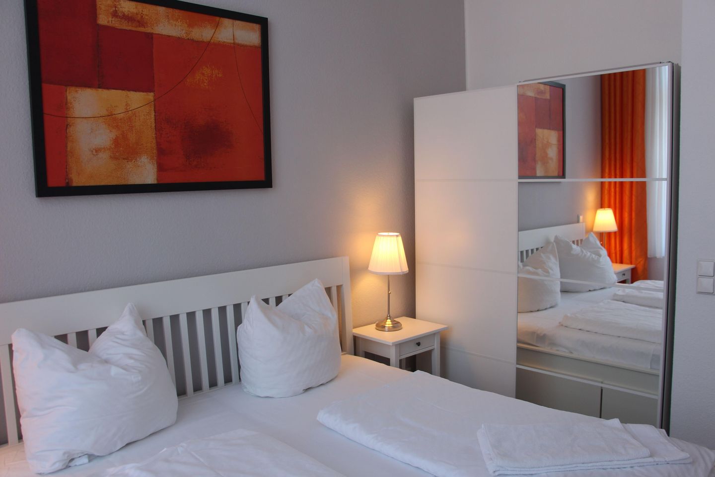 Schlafzimmer mit Doppelbett