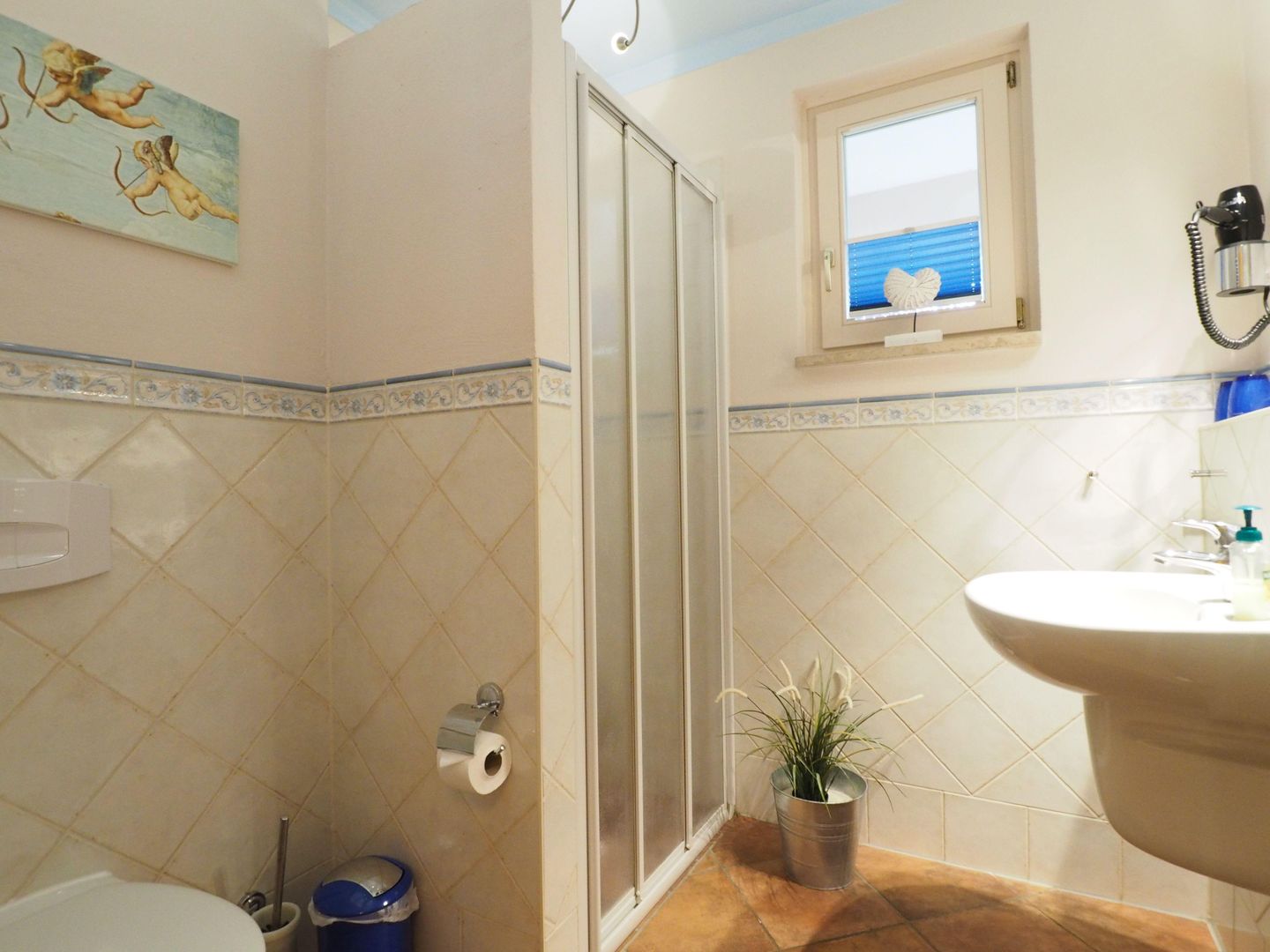 Badezimmer mit Dusche