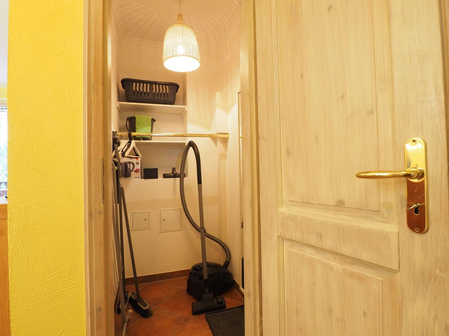 Abstellraum mit Garderobe