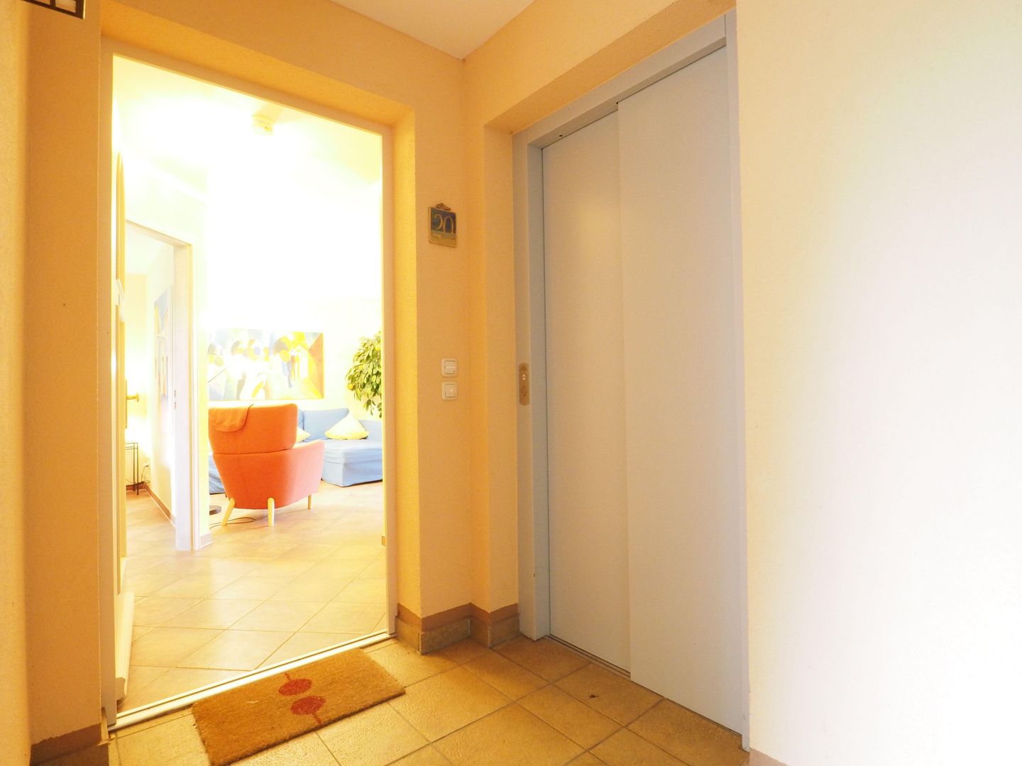 Zugang zur Wohnung, Fahrstuhl direkt neben der Wohnung